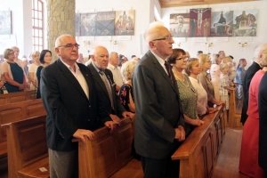 Zdjęcia przedstawiające wydarzenia z kościoła podczas nadania imienia KOU