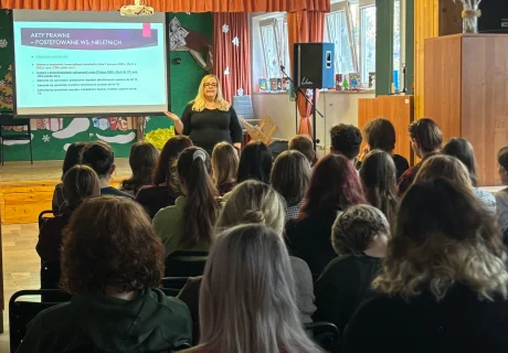 dzieci z prelegentem