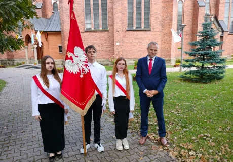 uczniowie i dyrektor