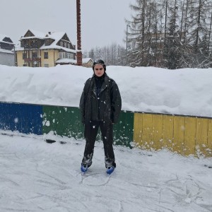 uczniowie na lodowisku