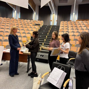 uczniowie i nauczyciele