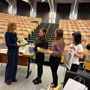 uczniowie i nauczyciele