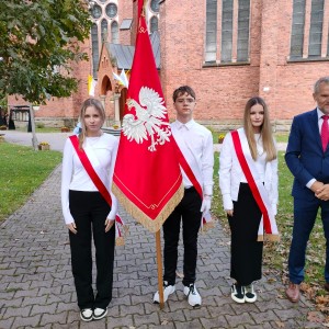 uczniowie i dyrektor